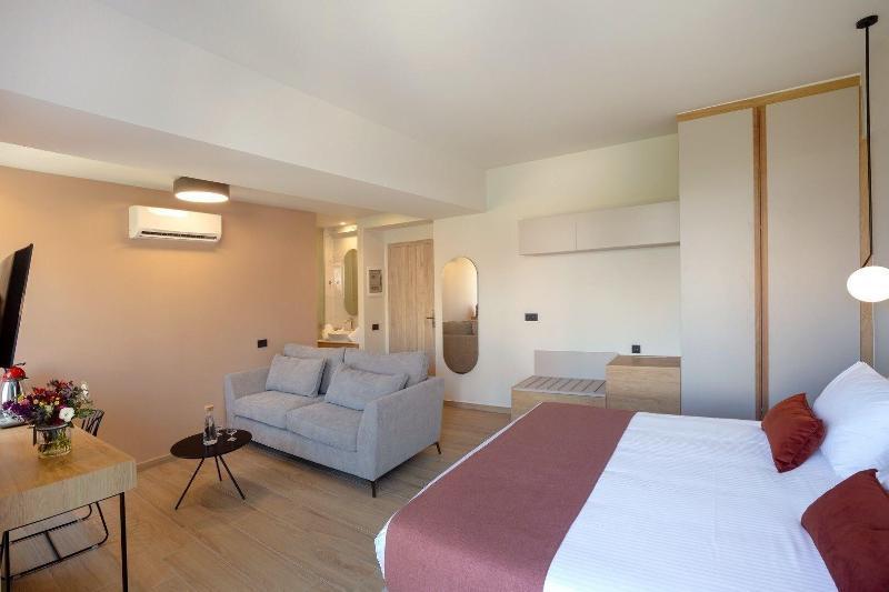 The City Hotel & Suites (Adults Only) Ретимно Екстериор снимка