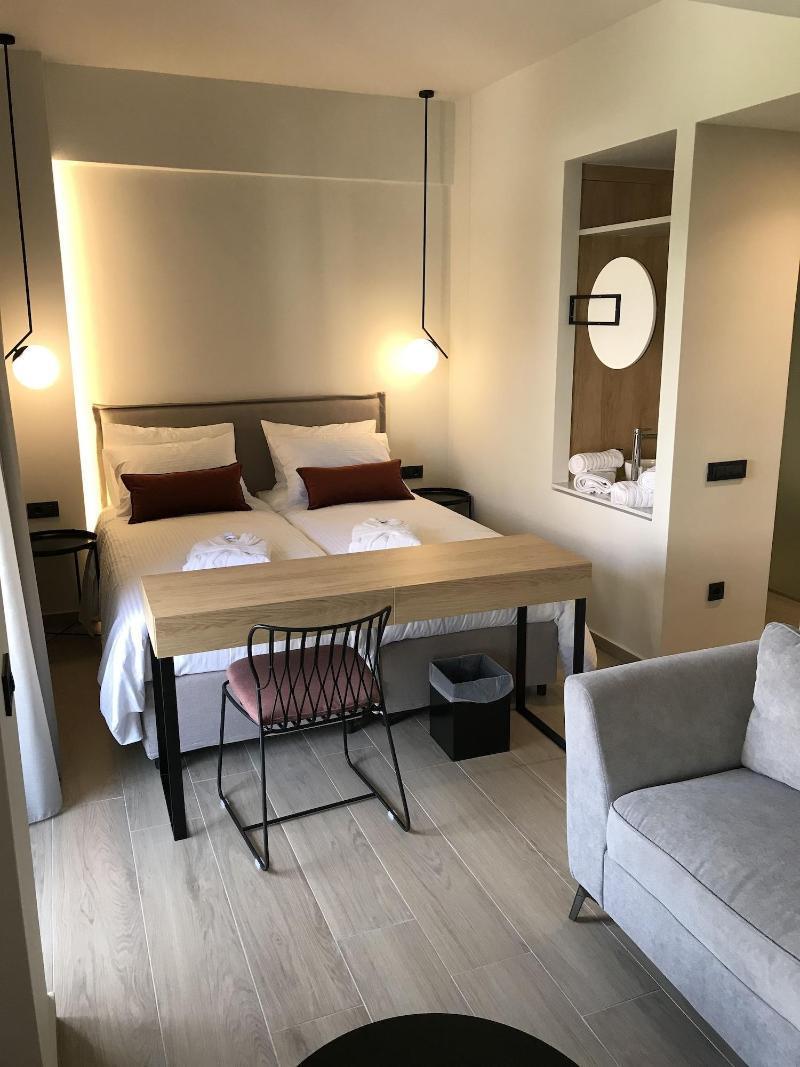 The City Hotel & Suites (Adults Only) Ретимно Екстериор снимка