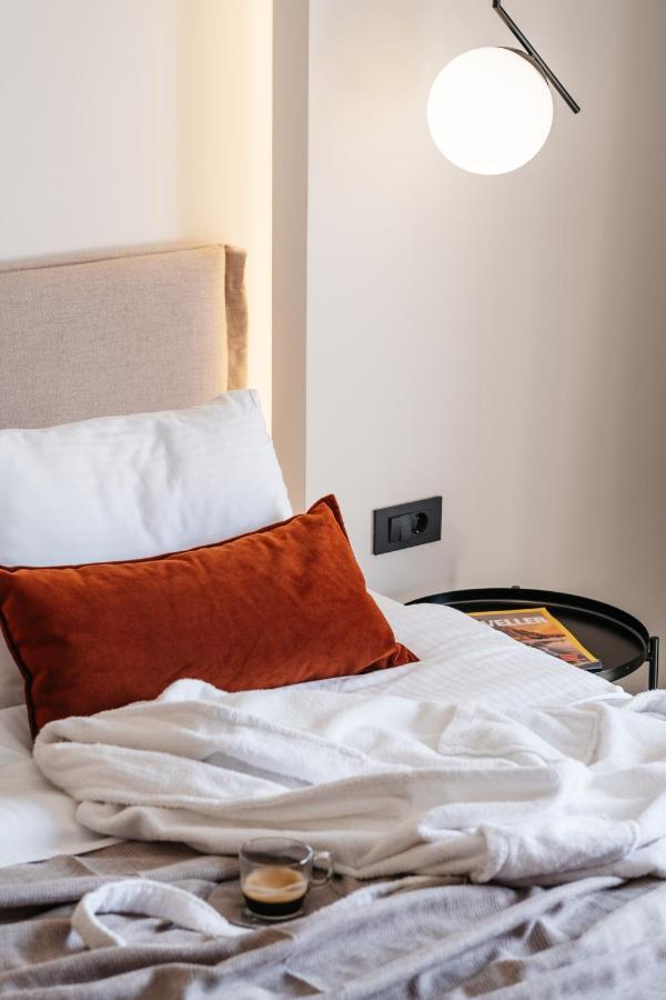 The City Hotel & Suites (Adults Only) Ретимно Екстериор снимка