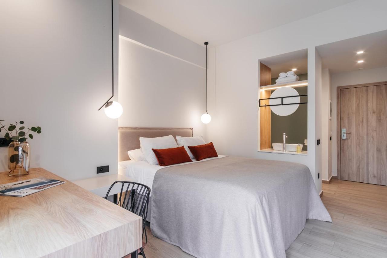 The City Hotel & Suites (Adults Only) Ретимно Екстериор снимка
