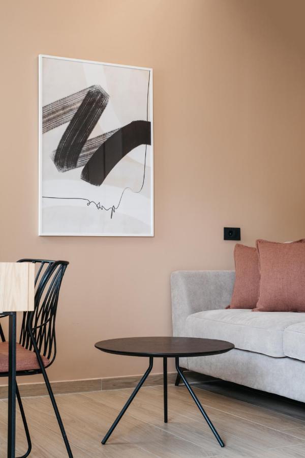 The City Hotel & Suites (Adults Only) Ретимно Екстериор снимка