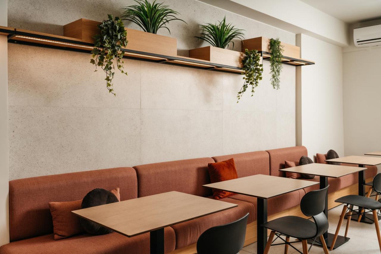 The City Hotel & Suites (Adults Only) Ретимно Екстериор снимка