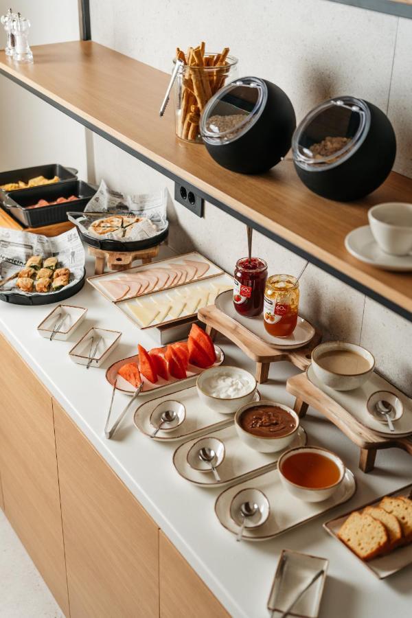 The City Hotel & Suites (Adults Only) Ретимно Екстериор снимка
